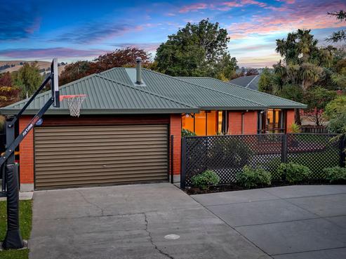12 Esher Place, Saint Martins