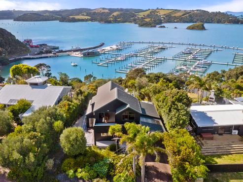 16 Kennedy Point Road, Surfdale