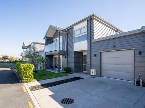16 Tucker Close, Leamington