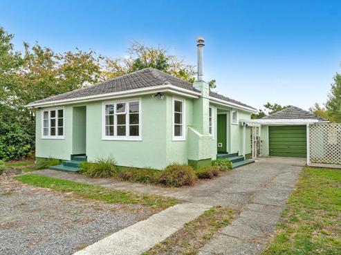 468 High Street South, Carterton
