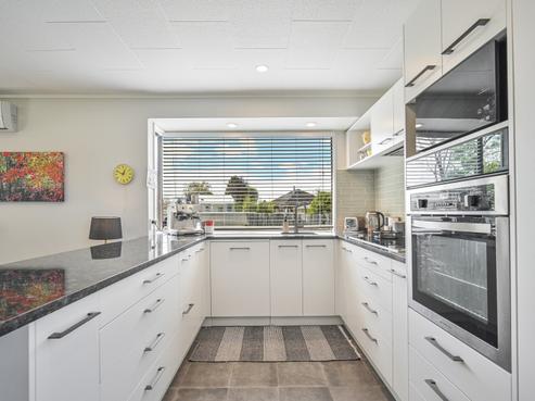 704A Oak Road, Akina