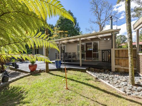 8 Ngaio Road, Titirangi