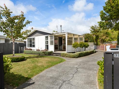 32 Geraldine Crescent, Cloverlea
