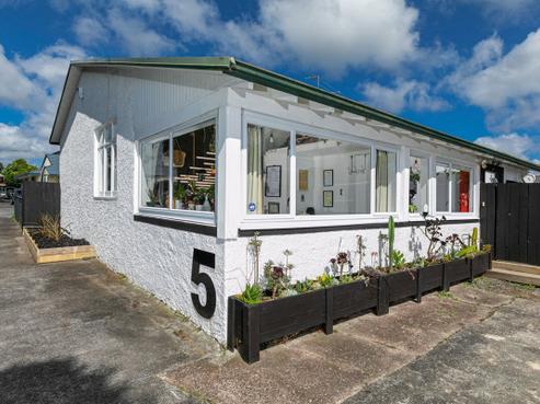 5 Don Buck Road, Henderson