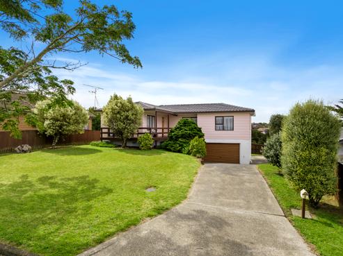 8 Coubray Place, Botany Downs