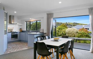 2/94 Harvey Street, Waipahihi