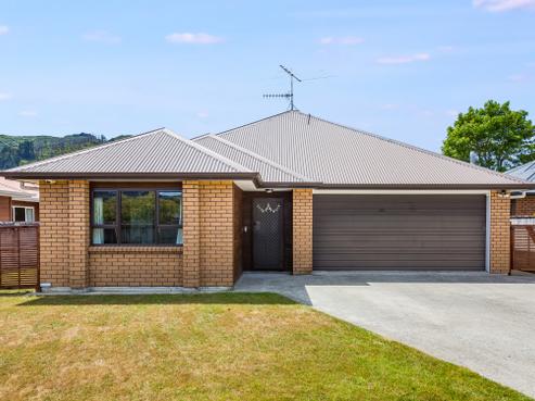 13 Woodland Grove, Wainuiomata