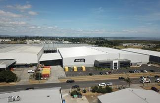 Flexible warehouse facility