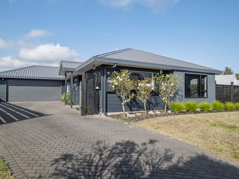 54 Balmoral Drive, Hilltop