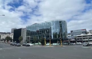 HIGH PROFILE AND GREAT NATURAL LIGHT
