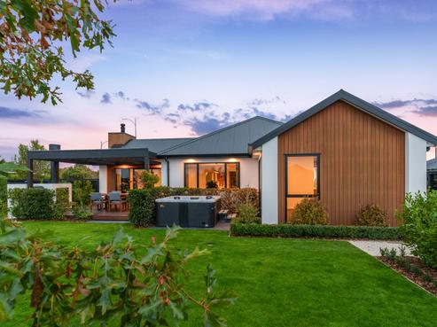 196 Southfield Drive, Lincoln