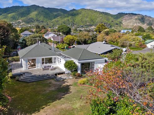 12 Koromiko Road, Waikanae