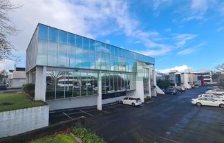 CBRE - Bright & Inviting Office Space