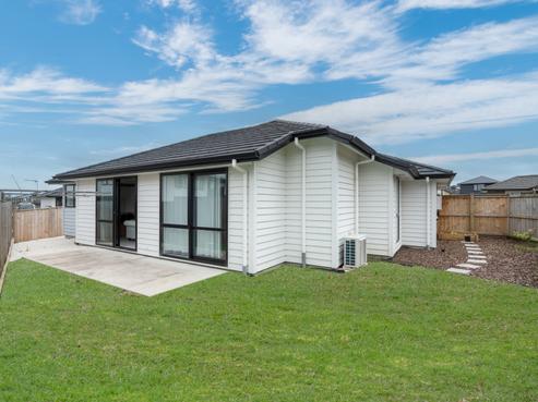 2/14 Arahi Place, Rototuna North