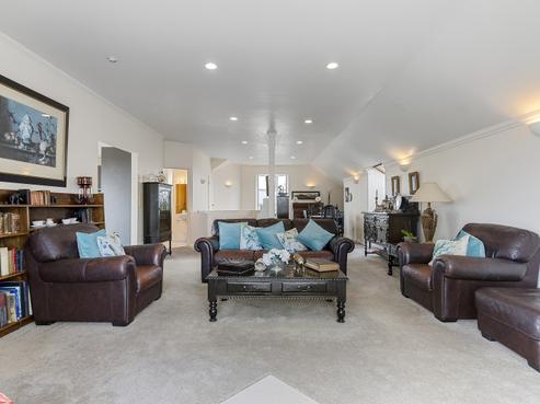 2/15 Bradbury Road, Botany Downs