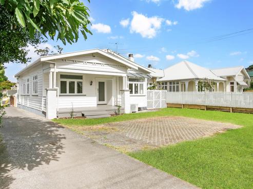 84 Taylors Road, Mount Albert