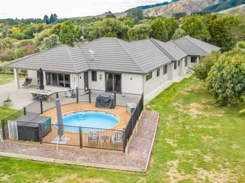94 Pohutukawa Drive, Levin