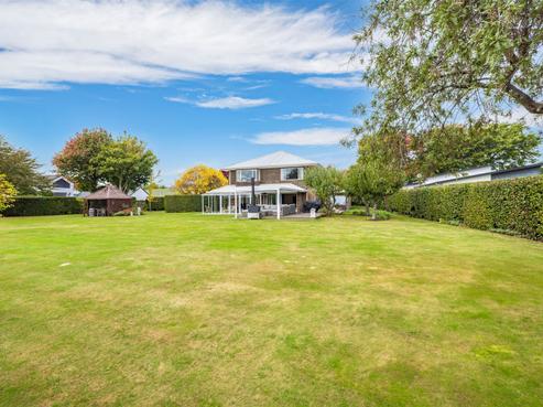 54 Regents Park Drive, Casebrook