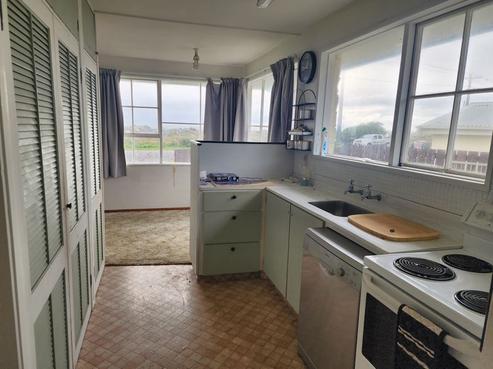 100 Domett Esplanade, Cobden