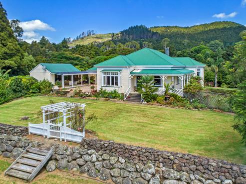 403 Crane Road, Kauri