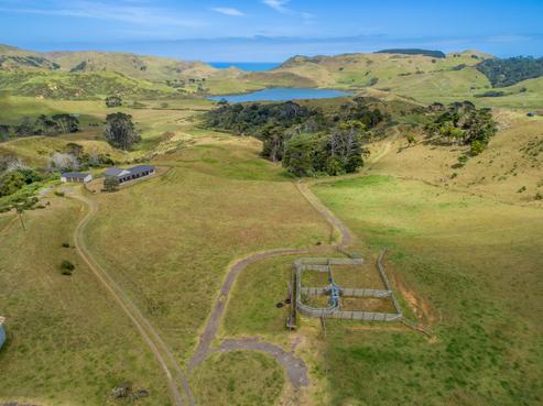 1217 Awhitu Road, Pollok
