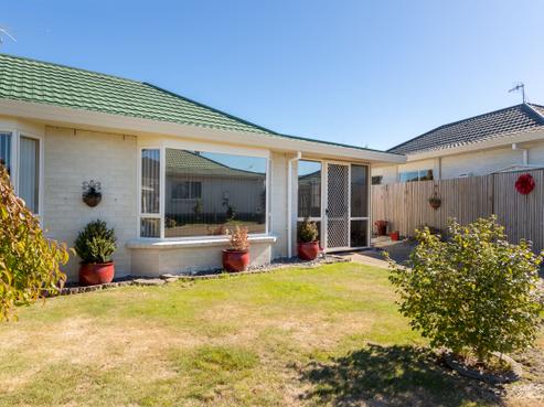 2/17 John Street, Trentham