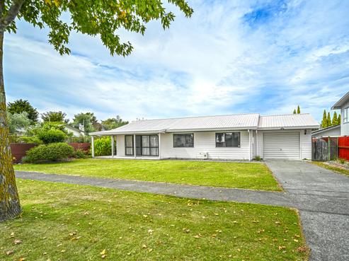 1002 Reka Street, Akina