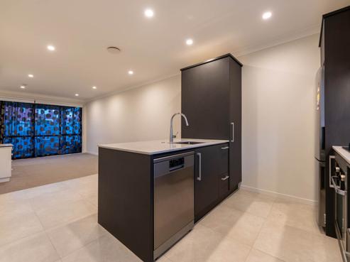 8 Whimbrel Road, Flat Bush