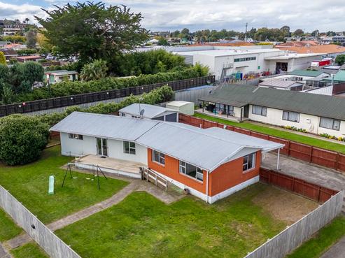 15 Poaka Avenue, Dinsdale
