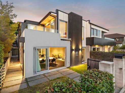 2/15 Melbourne Street, Queenstown Central