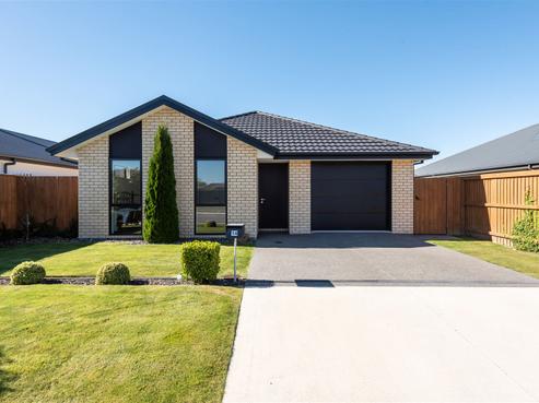 14 Shrimpton Avenue, Woodend