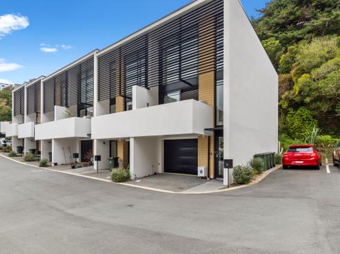 39 Erica Pabst Way, Island Bay