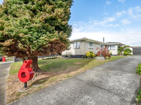 6 Topeka Grove, Totara Park