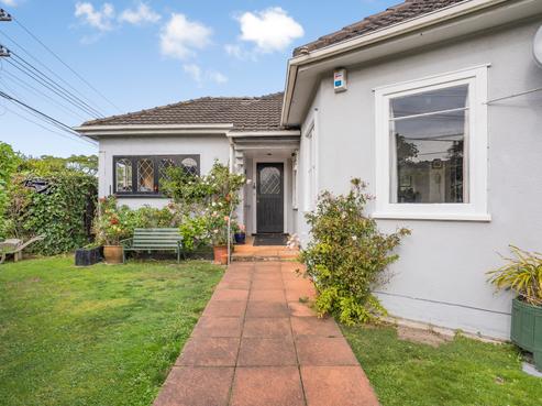 136 Kings Crescent, Central Hutt