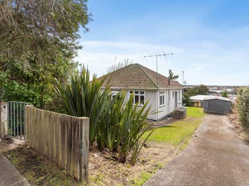 8 Nelson Street, Helensville