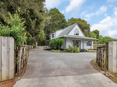 103 Paramount Parade, Tikipunga