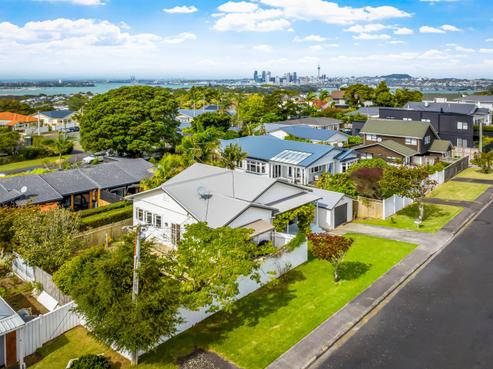 8 Fairfax Avenue, Northcote
