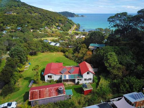 21 Rosalie Bay Road, Great Barrier Island