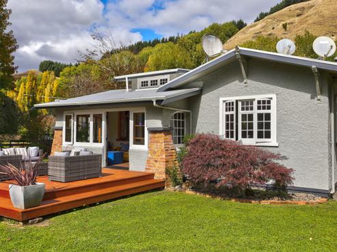 151 Longacre Road, Okoia