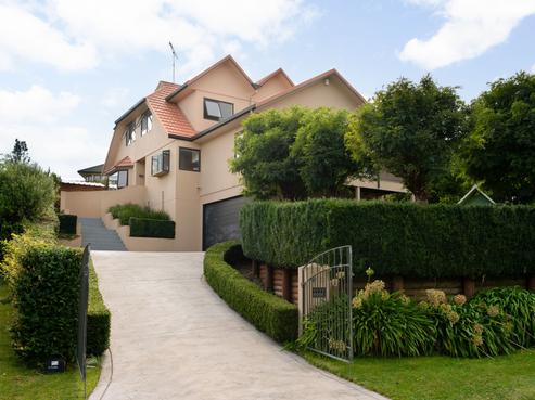 11 West Ridge Drive, Western Heights