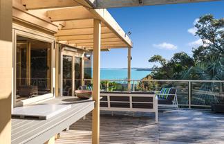 29 Kennedy Point Road, Surfdale