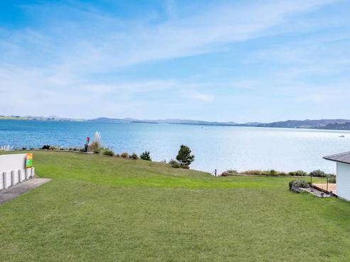 42 Karoro Road, One Tree Point