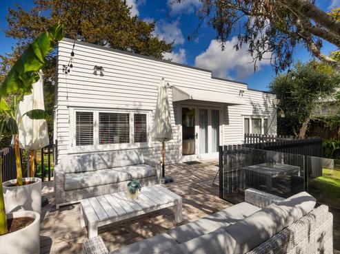 8 Kenneth Avenue, Sandringham