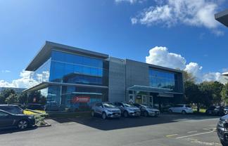 Modern Airport Oaks Office