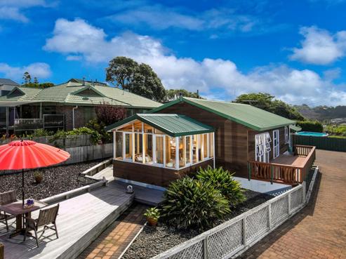 928 East Coast Road, Northcross