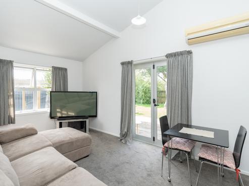 2/2 Herbert Road, Queenwood