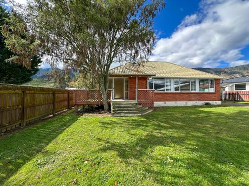 6 Harwood Place, Takaka