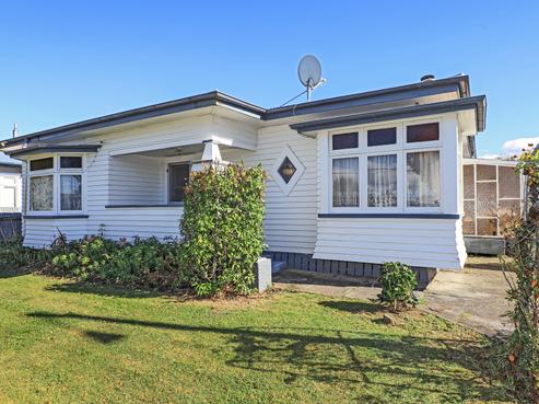 601 Willowpark Road South, Akina