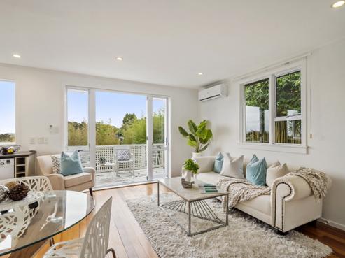 2/80 Seaview Road, Castor Bay