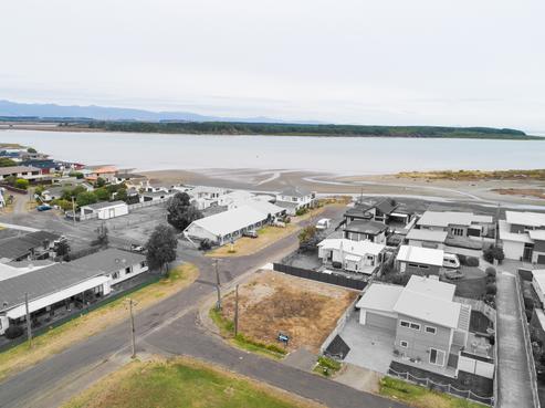 1 Hall Place, Foxton Beach